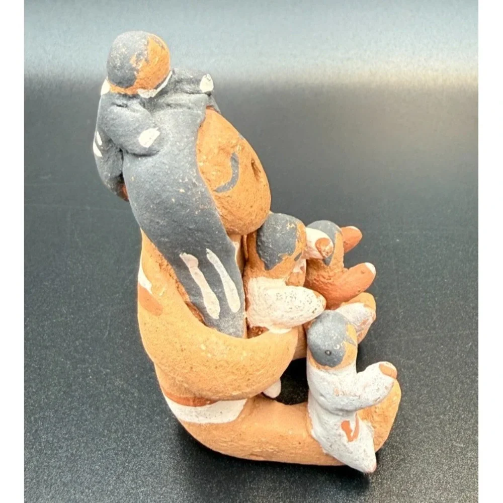 VTG Native American Jemez Taos Pueblo Storyteller W/ 4 children Juanita Martinez - Picture 4 of 10